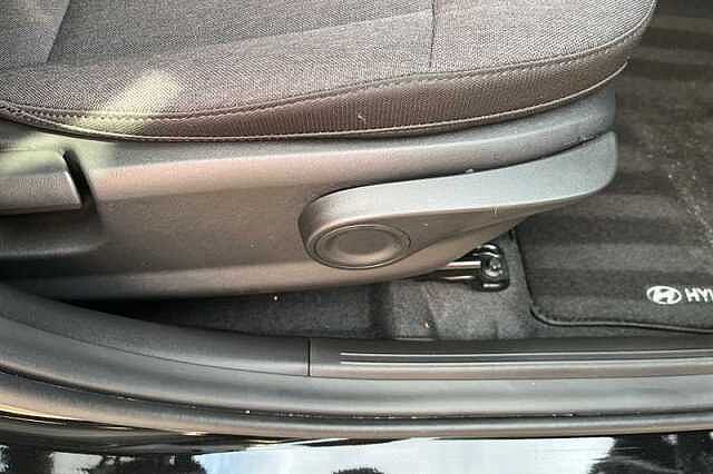 Hyundai INSTER Long Range 49kWh 02 SUV 5dr Electric Auto (115 ps) Black