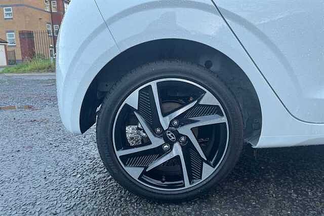 Hyundai I10 1.2 Premium Hatchback 5dr Petrol Auto Euro 6 (s/s) (79 ps) White