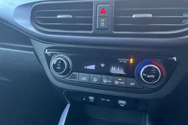 Hyundai I10 1.2 Premium Hatchback 5dr Petrol Auto Euro 6 (s/s) (79 ps) White