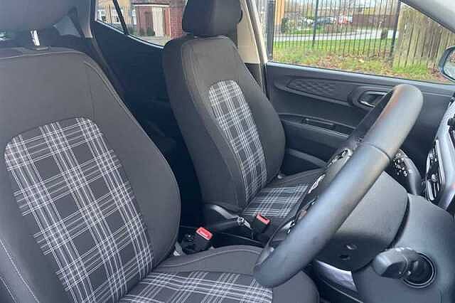 Hyundai I10 1.2 Premium Hatchback 5dr Petrol Auto Euro 6 (s/s) (79 ps) White