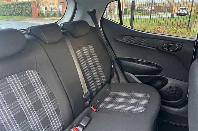 Hyundai I10 1.2 Premium Hatchback 5dr Petrol Auto Euro 6 (s/s) (79 ps) White