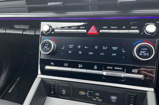 Hyundai SANTA FE 1.6 T-GDi 13.8kWh Calligraphy SUV 5dr Petrol Plug-in Hybrid Auto 4WD Euro 6 (s/s Black