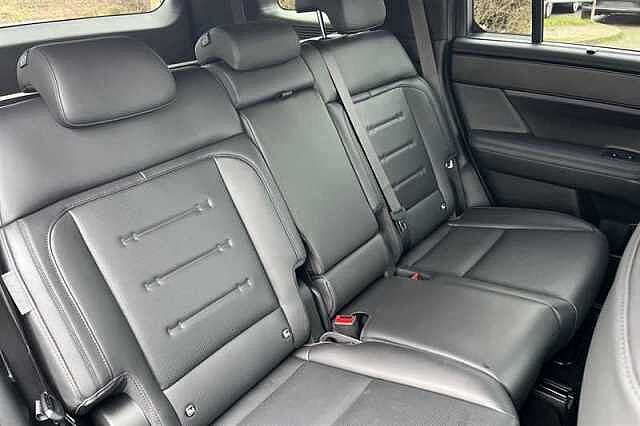 Hyundai SANTA FE 1.6 T-GDi 13.8kWh Calligraphy SUV 5dr Petrol Plug-in Hybrid Auto 4WD Euro 6 (s/s Black