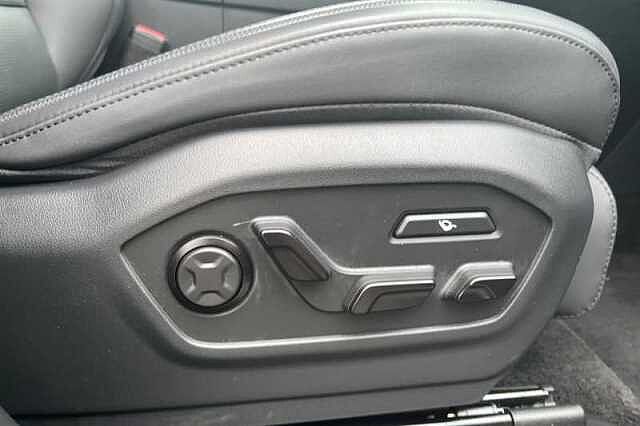 Hyundai SANTA FE 1.6 T-GDi 13.8kWh Calligraphy SUV 5dr Petrol Plug-in Hybrid Auto 4WD Euro 6 (s/s Black