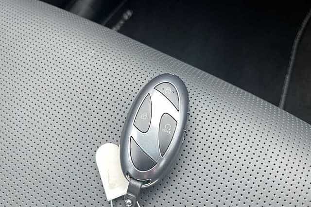 Hyundai SANTA FE 1.6 T-GDi 13.8kWh Calligraphy SUV 5dr Petrol Plug-in Hybrid Auto 4WD Euro 6 (s/s Black