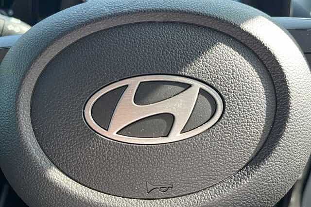 Hyundai BAYON 1.0 T-GDi Tech Line SUV 5dr Petrol DCT Euro 6 (s/s) (90 ps) White
