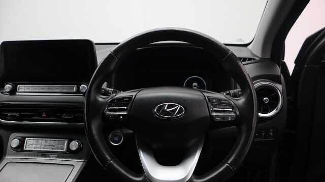Hyundai KONA 64kWh Premium SUV 5dr Electric Auto (10.5kW Charger) (204 ps)