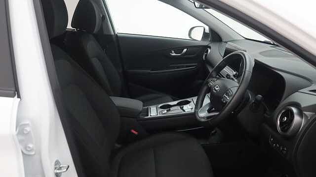 Hyundai KONA 64kWh Premium SUV 5dr Electric Auto (10.5kW Charger) (204 ps)