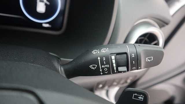 Hyundai KONA 64kWh Premium SUV 5dr Electric Auto (10.5kW Charger) (204 ps)