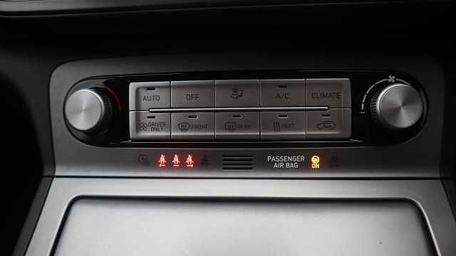 Hyundai KONA 64kWh Premium SUV 5dr Electric Auto (10.5kW Charger) (204 ps)