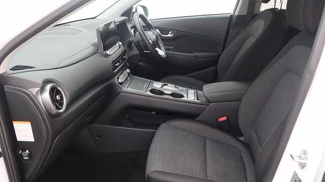 Hyundai KONA 64kWh Premium SUV 5dr Electric Auto (10.5kW Charger) (204 ps)