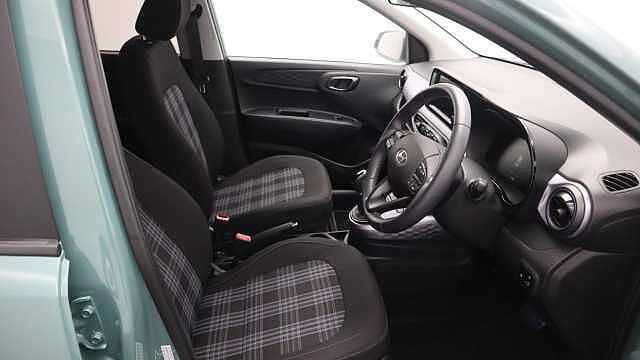 Hyundai i10 1.0 Premium Hatchback 5dr Petrol Auto Euro 6 (s/s) (63 ps)