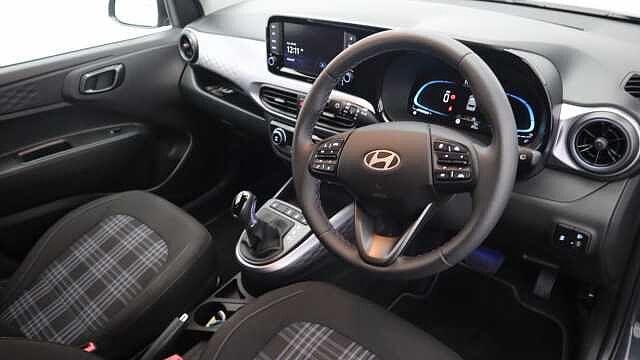 Hyundai i10 1.2 Premium Hatchback 5dr Petrol Auto Euro 6 (s/s) (79 ps)