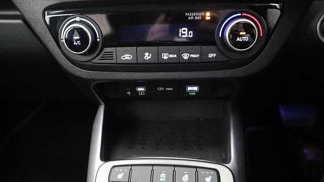 Hyundai i10 1.2 Premium Hatchback 5dr Petrol Auto Euro 6 (s/s) (79 ps)