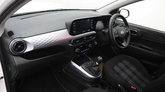 Hyundai i10 1.2 Premium Hatchback 5dr Petrol Manual Euro 6 (s/s) (84 ps)