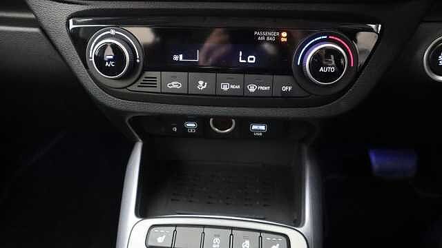 Hyundai i10 1.2 Premium Hatchback 5dr Petrol Auto Euro 6 (s/s) (79 ps)