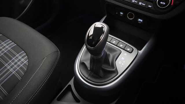 Hyundai i10 1.2 Premium Hatchback 5dr Petrol Auto Euro 6 (s/s) (79 ps)