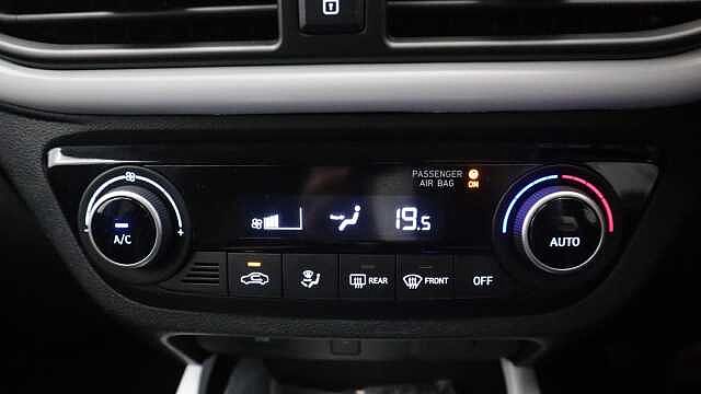 Hyundai i10 1.2 Premium Hatchback 5dr Petrol Auto Euro 6 (s/s) (84 ps)