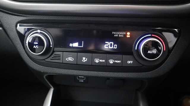 Hyundai i10 1.2 Premium Hatchback 5dr Petrol Auto Euro 6 (s/s) (84 ps)