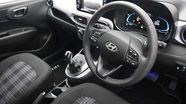 Hyundai i10 1.2 Premium Hatchback 5dr Petrol Auto Euro 6 (s/s) (79 ps)