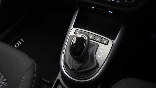 Hyundai i10 1.2 Premium Hatchback 5dr Petrol Auto Euro 6 (s/s) (79 ps)