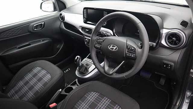 Hyundai i10 1.2 Premium Hatchback 5dr Petrol Auto Euro 6 (s/s) (79 ps)