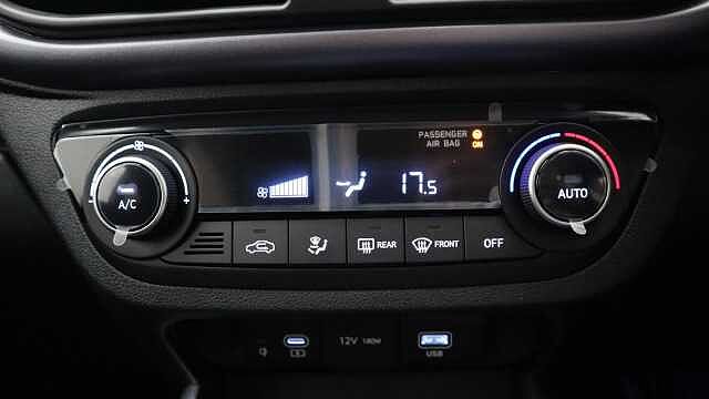 Hyundai i10 1.2 Premium Hatchback 5dr Petrol Auto Euro 6 (s/s) (79 ps)