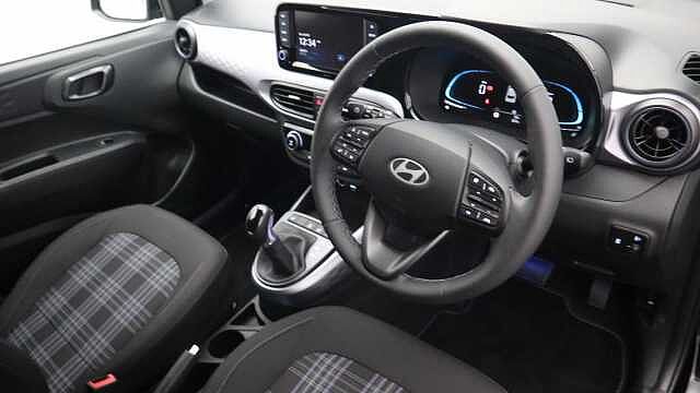 Hyundai I10 1.2 Premium Hatchback 5dr Petrol Auto Euro 6 (s/s) (79 ps) Black