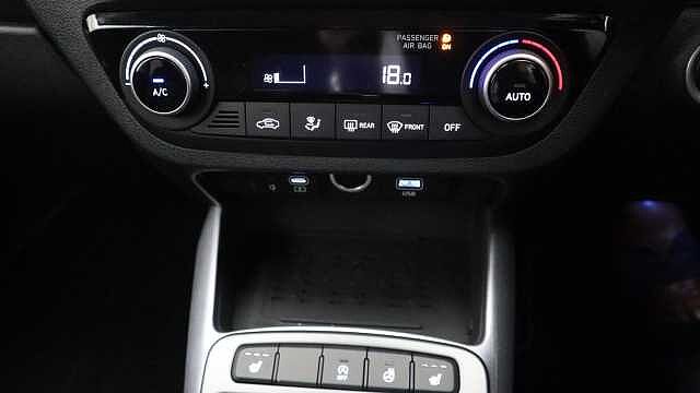 Hyundai I10 1.2 Premium Hatchback 5dr Petrol Auto Euro 6 (s/s) (79 ps) Black
