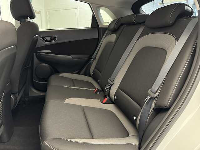 Hyundai KONA 1.6 GDi Hybrid Premium 5dr DCT White
