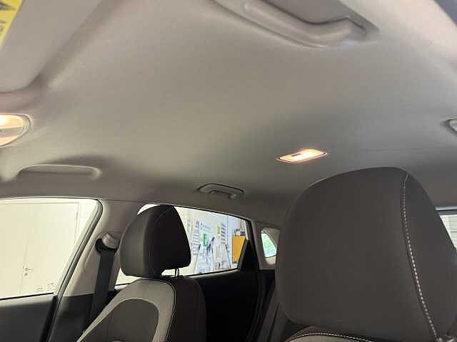 Hyundai KONA 1.6 GDi Hybrid Premium 5dr DCT White