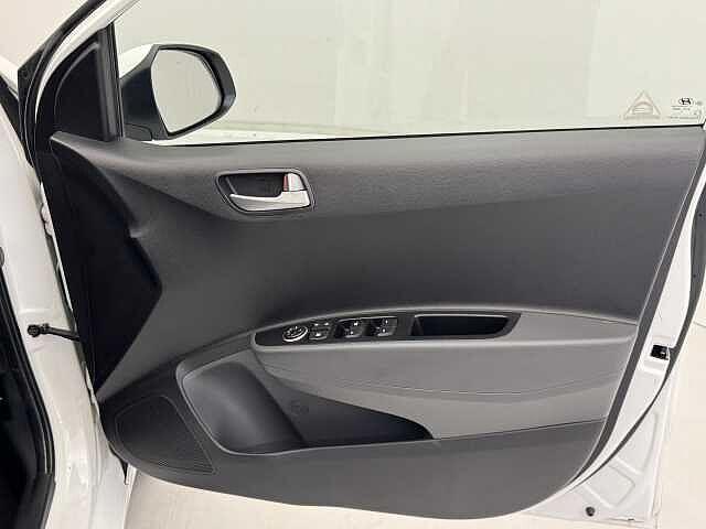 Hyundai I10 1.2 Premium SE 5dr Auto White