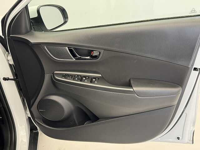 Hyundai KONA 1.6 GDi Hybrid Premium 5dr DCT White