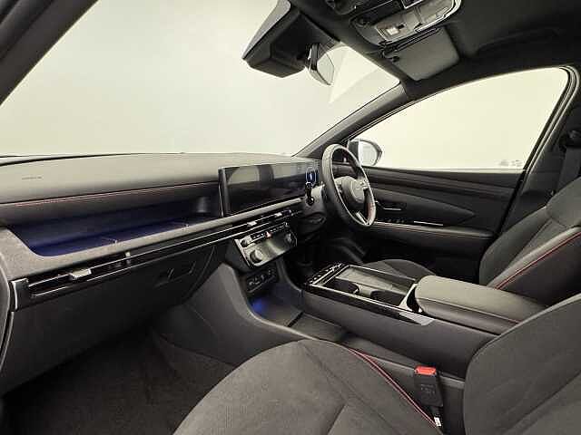 Hyundai TUCSON 1.6T Plug-in Hybrid Premium 5dr Auto Black