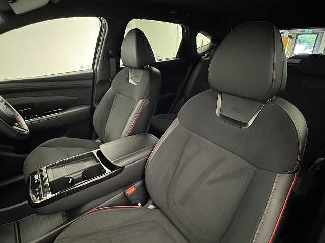 Hyundai TUCSON 1.6T Plug-in Hybrid Premium 5dr Auto Black