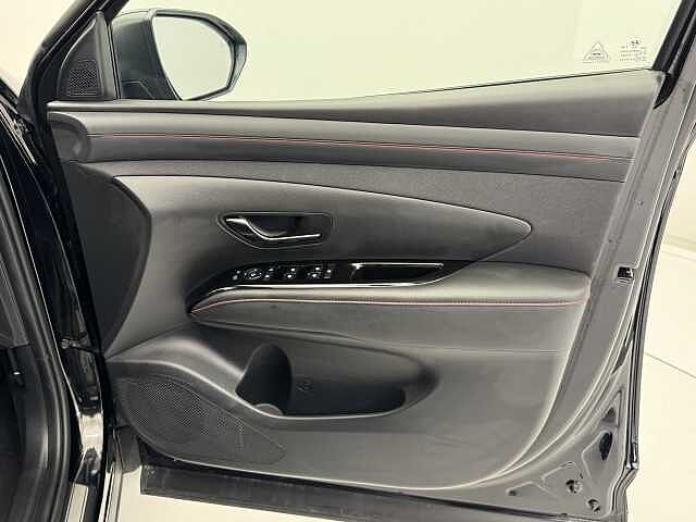 Hyundai TUCSON 1.6T Plug-in Hybrid Premium 5dr Auto Black