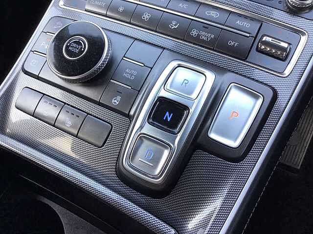 Hyundai SANTA FE 1.6 TGDi Hybrid Premium 5dr Auto White