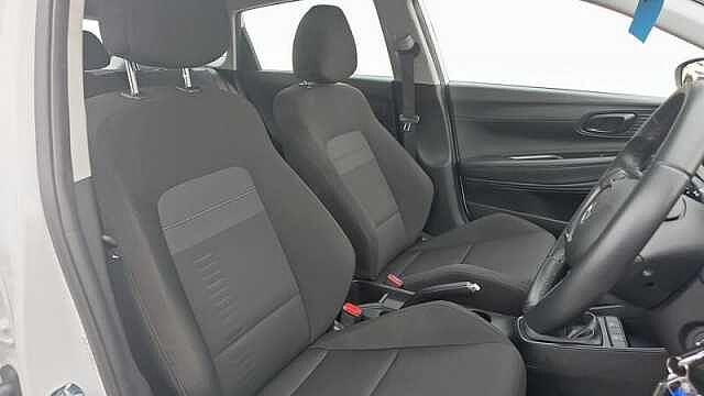 Hyundai BAYON 1.0T-GDI ADVANCE 5DR Atlas White