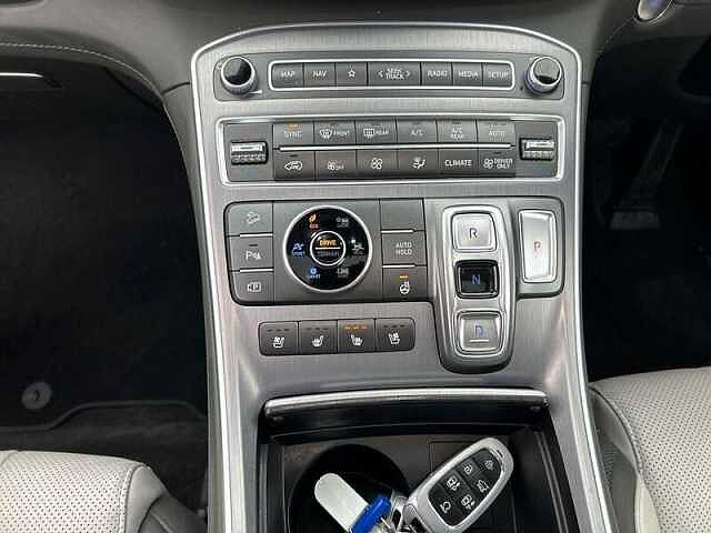 Hyundai SANTA FE 1.6H T-GDI HYBRID ULTIMATE 5DR AUTOMATIC 4WD Black