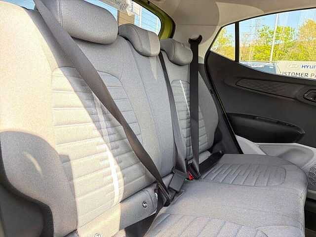 Hyundai i10 1.0 Premium Hatchback 5dr Petrol Auto Euro 6 (s/s) (63 ps)