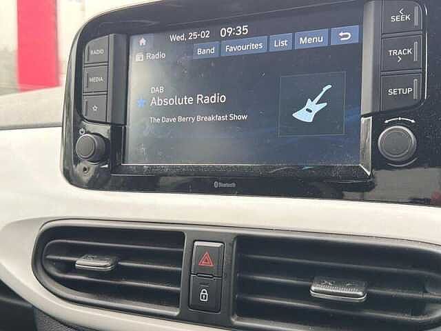 Hyundai I10 1.0 Premium 5dr Automatic Green