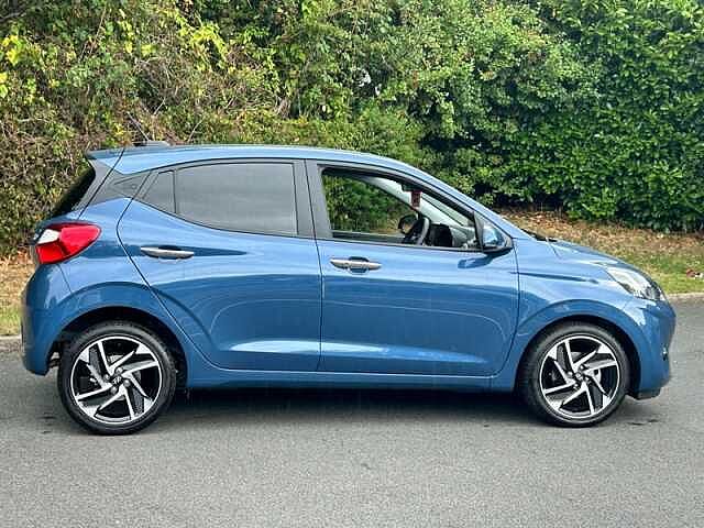 Hyundai i10 1.2 Premium Hatchback 5dr Petrol Auto Euro 6 (s/s) (79 ps)