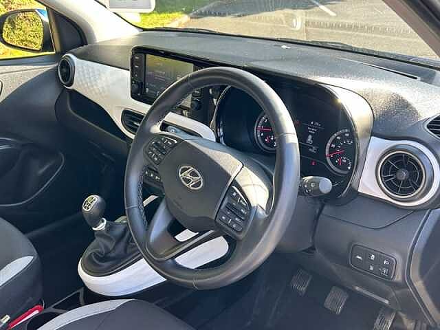 Hyundai i10 1.2 Premium Hatchback 5dr Petrol Manual Euro 6 (s/s) (84 ps)