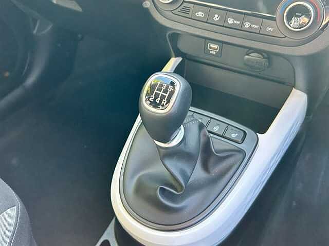 Hyundai i10 1.2 Premium Hatchback 5dr Petrol Manual Euro 6 (s/s) (84 ps)