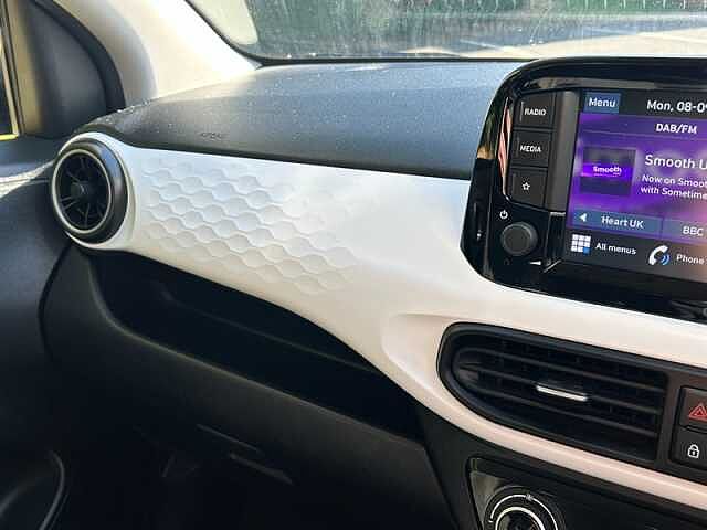 Hyundai i10 1.2 Premium Hatchback 5dr Petrol Manual Euro 6 (s/s) (84 ps)