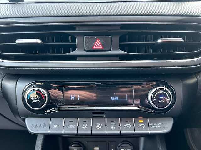 Hyundai KONA 1.6 h-GDi Premium SUV 5dr Petrol Hybrid DCT Euro 6 (s/s) (141 ps)