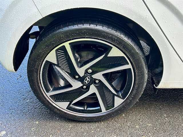 Hyundai I10 1.2 Premium Hatchback 5dr Petrol Auto Euro 6 (s/s) (84 ps) White