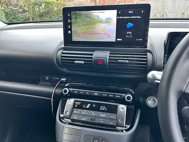 Hyundai INSTER Long Range 49kWh 01 SUV 5dr Electric Auto (115 ps) White