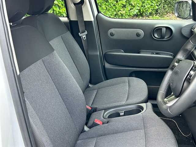 Hyundai INSTER Long Range 49kWh 01 SUV 5dr Electric Auto (115 ps) White