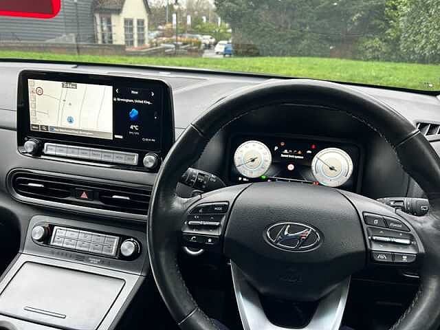 Hyundai KONA 64kWh Premium SUV 5dr Electric Auto (10.5kW Charger) (204 ps) Black